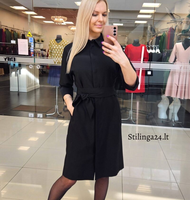 Marškinių stiliaus suknelė – moderni, praktiška klasika, juodos spalvos
