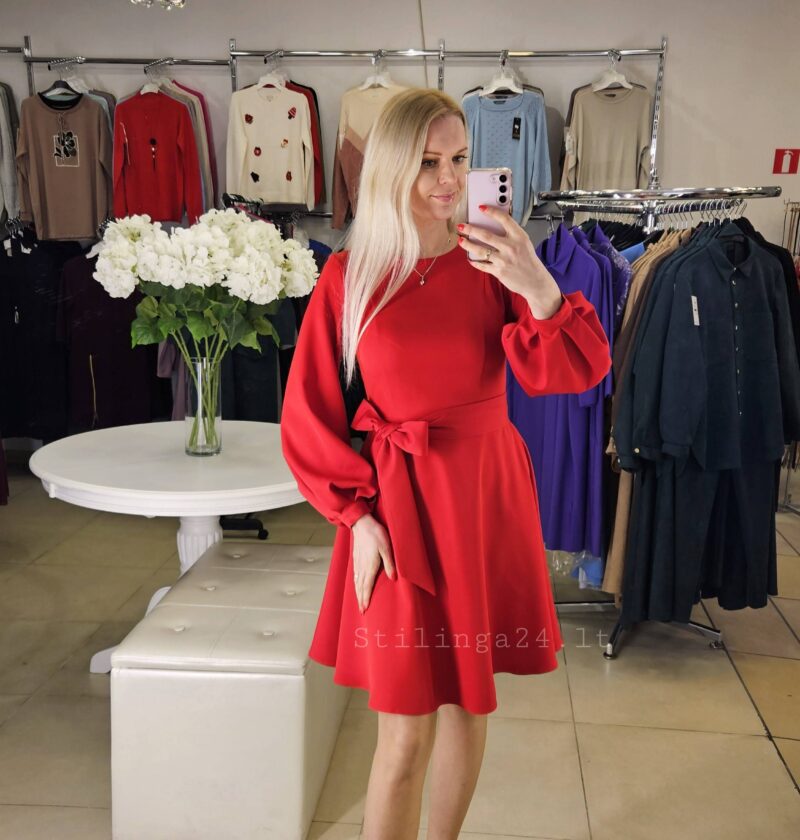 Liemenuota suknelė su puošniomis rankovėmis, raudonos spalvos