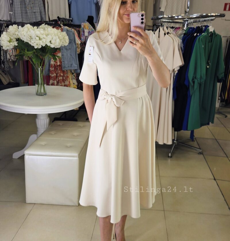 Liemenuota suknelė, su V formos kaklu. Kreminės/ šampaninės spalvos, midi ilgis.