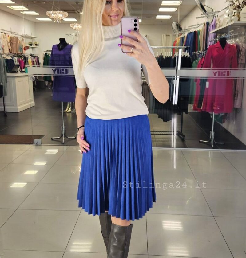 Minkštas, klostuotas, veliūrinis sijonas. Mėlynos spalvos