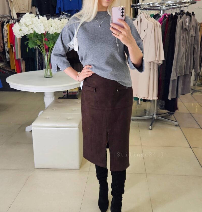 Klasikinis, pieštuko sijonas su skeltuku, veliūro audinio. Šokoladinės rudos spalvos