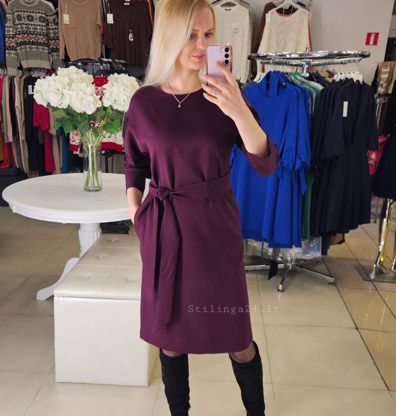 Tiesi suknelė su kimono tipo rankovėmis, slyvinės spalvos