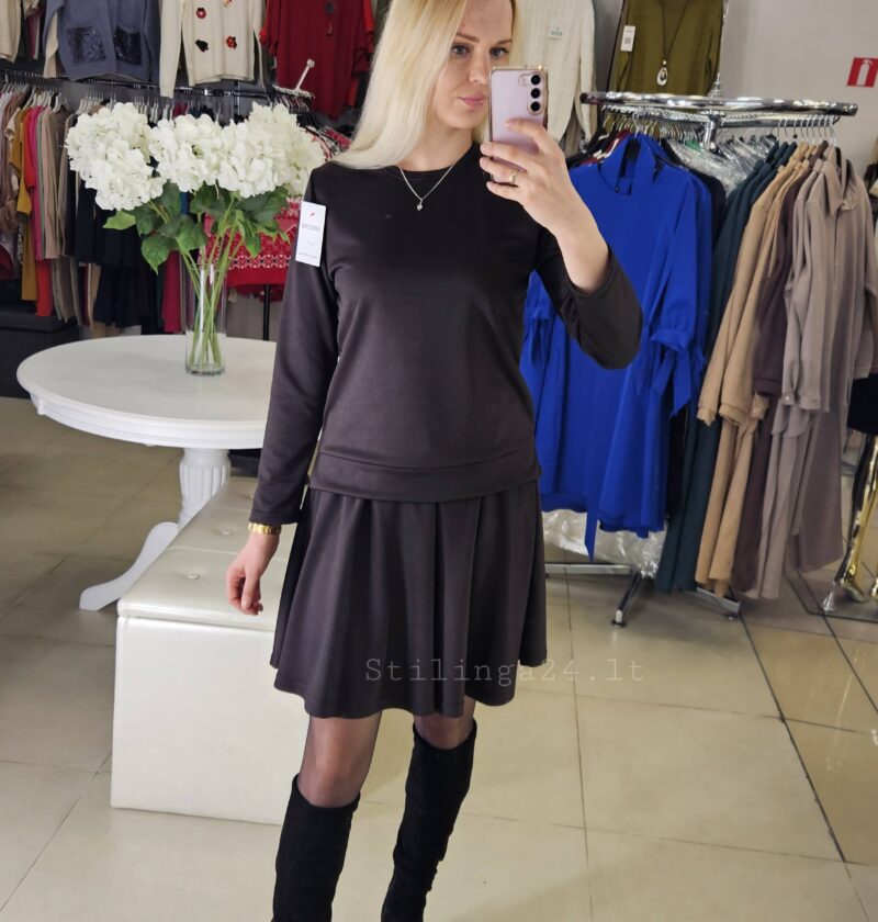 Praktiškas ir universalus trikotažinis kostiumėlis, rudos spalvos