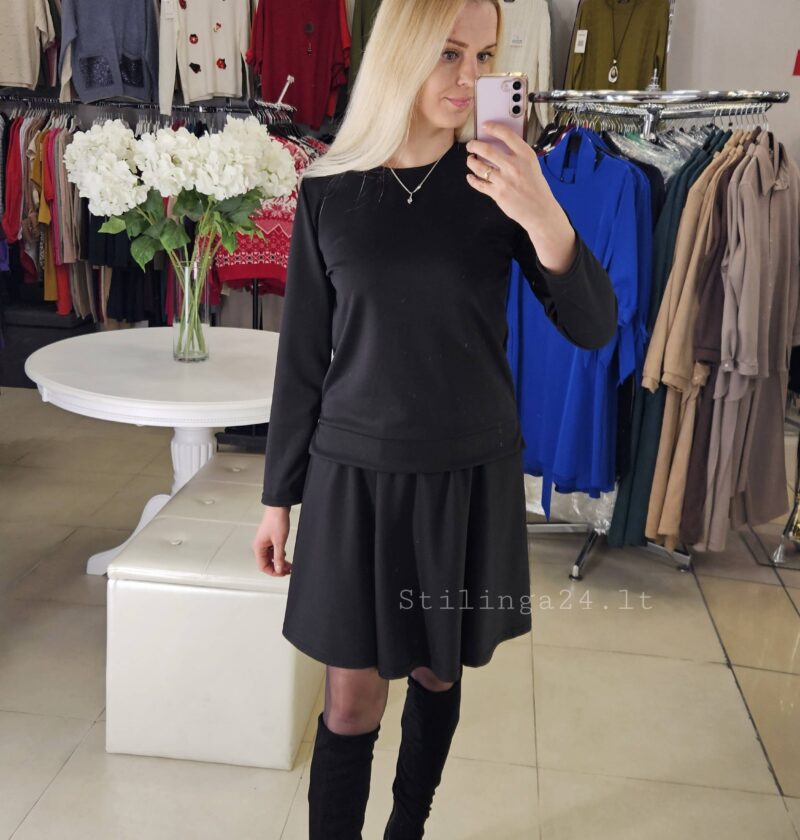 Praktiškas ir universalus trikotažinis kostiumėlis, juodos spalvos