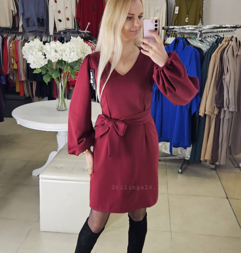 Liemenuota suknelė su puošniomis rankovėmis, bordo spalvos