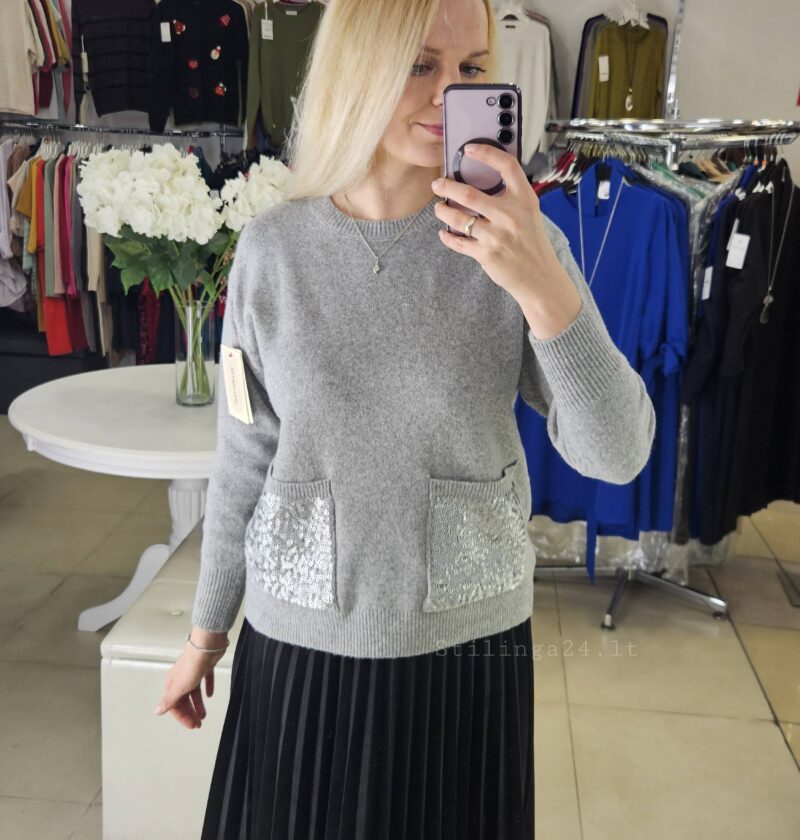 Megztinukas su blizgiais žvyneliais ant kišenių, pilkos spalvos