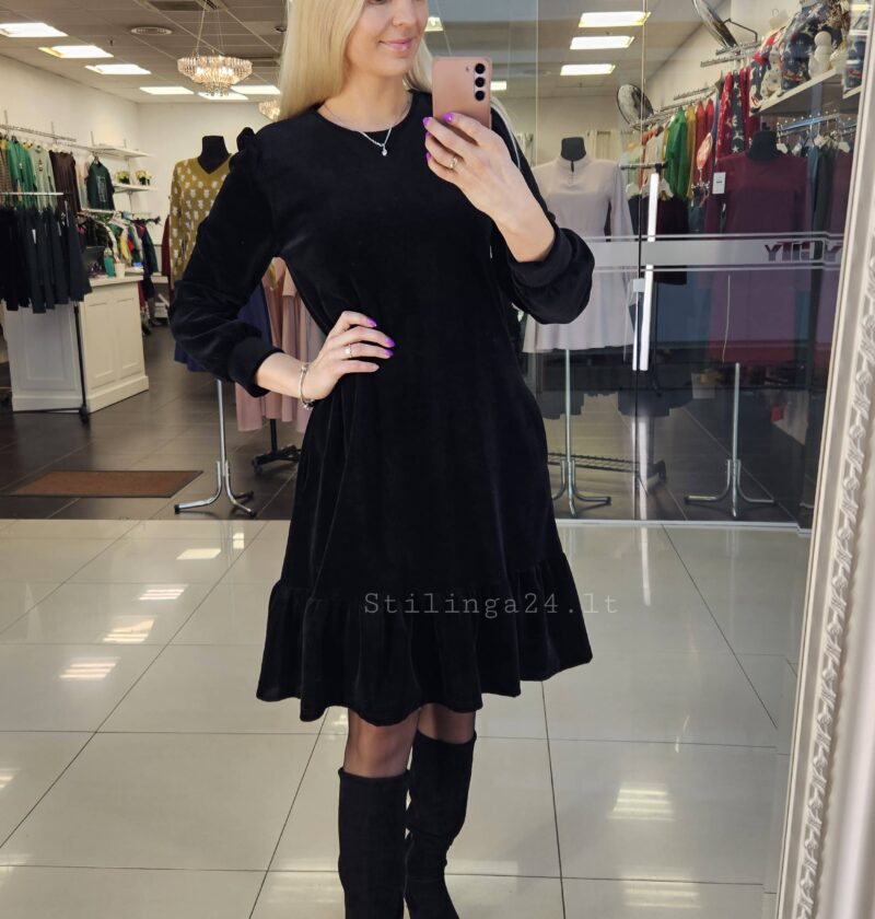 Varpelio silueto, minkšta ir jauki aksomo (barchato) juoda suknelė