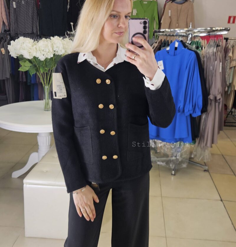 Klasikinis megztukas, švarkelis. juodos spalvos