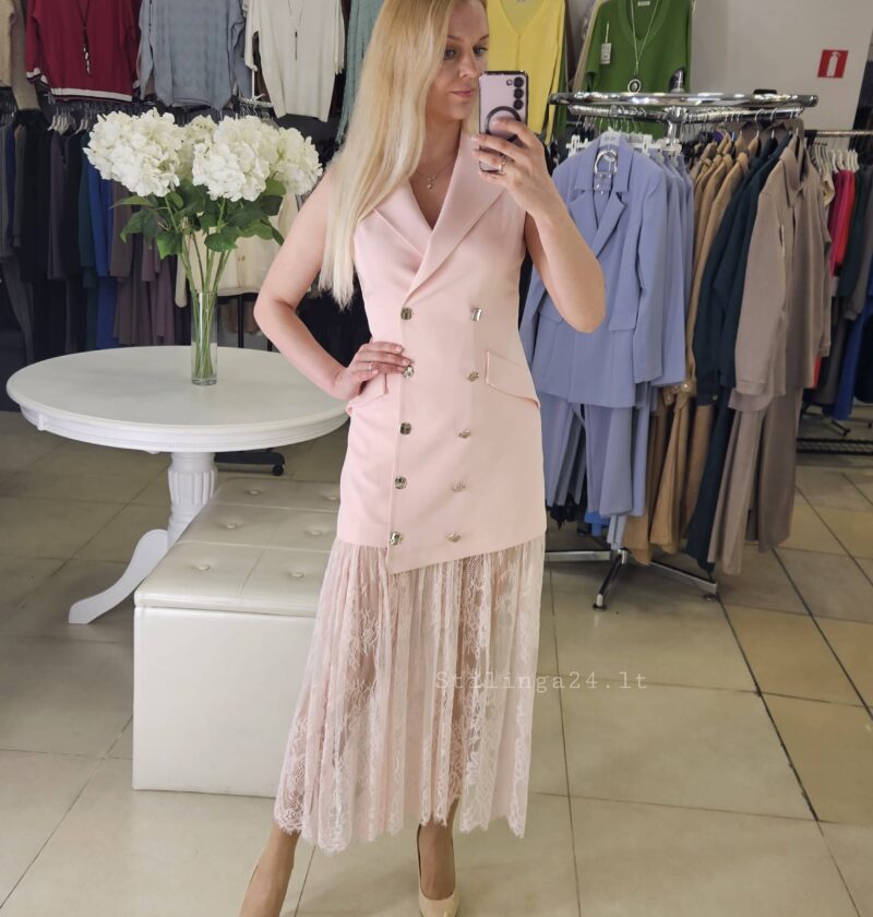 Švarko tipo suknelė su nėriniais, maxi ilgio. Rausvos spalvos