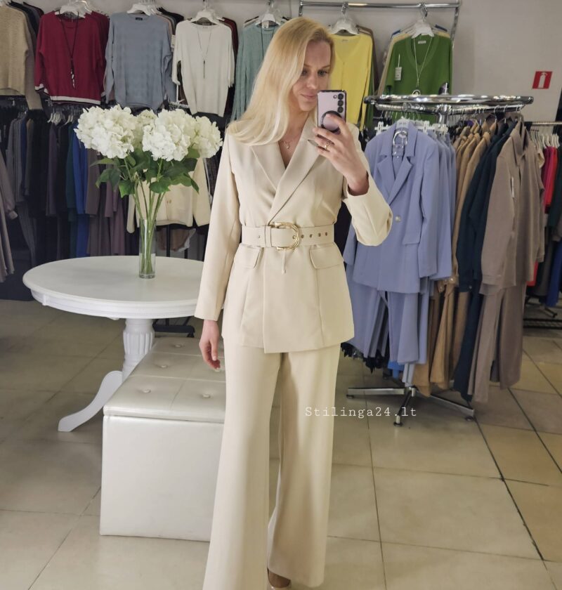 Solidus, patogus kostiumėlis su kelnėmis ir diržu, kreminės spalvos