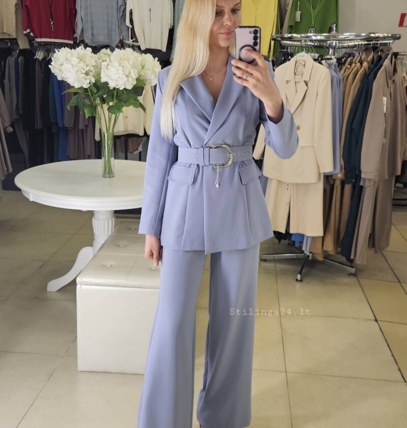 Solidus, patogus kostiumėlis su kelnėmis ir diržu, melsvos spalvos