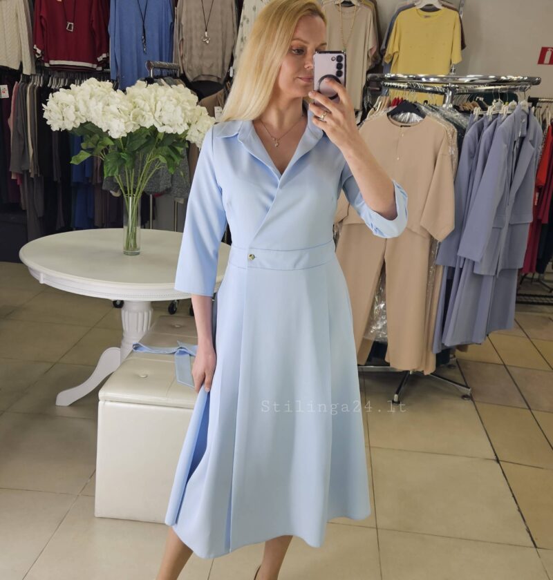 Puošni, liemenuota, susegama suknelė. Melsvos spalvos, midi ilgis