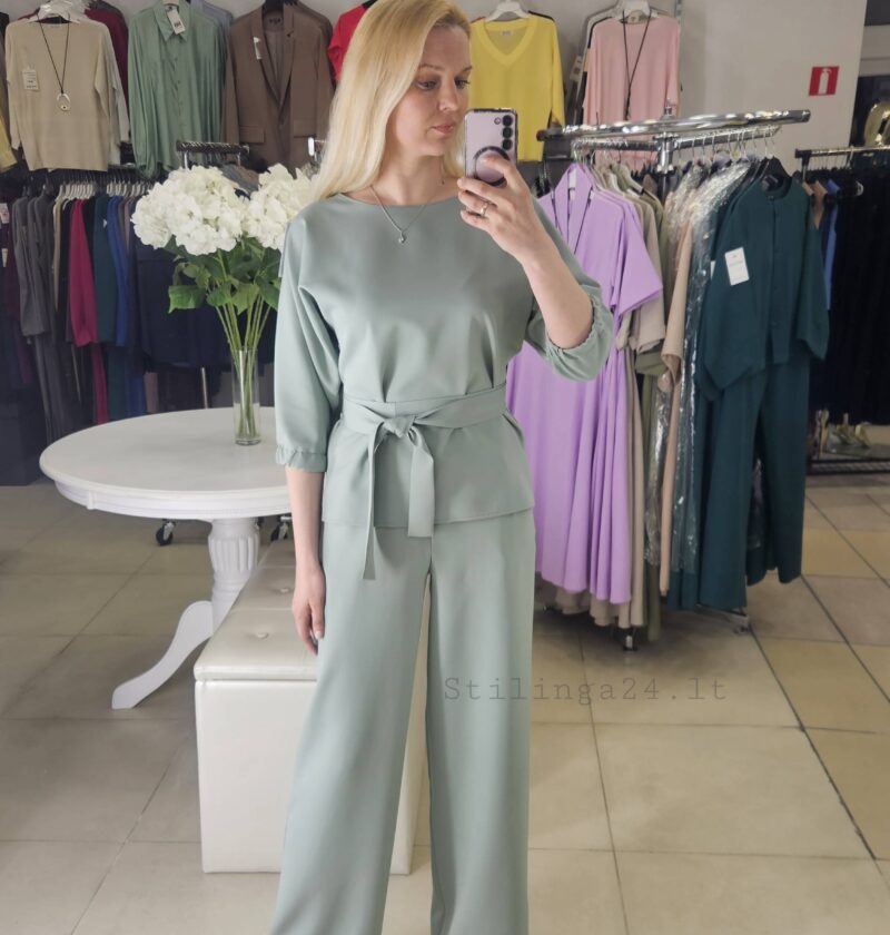 Elegantiškas, klasikinis kostiumėlis, tiesios kelnės. Pistacijų spalva