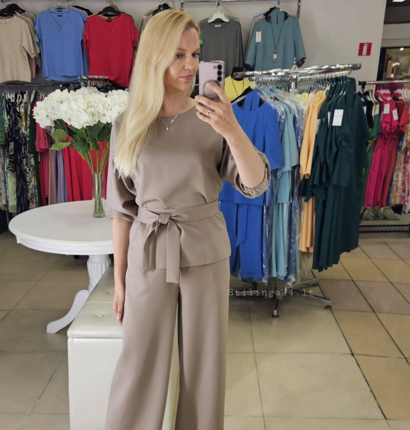 Elegantiškas, klasikinis kostiumėlis, tiesios kelnės. Kapucino spalvos