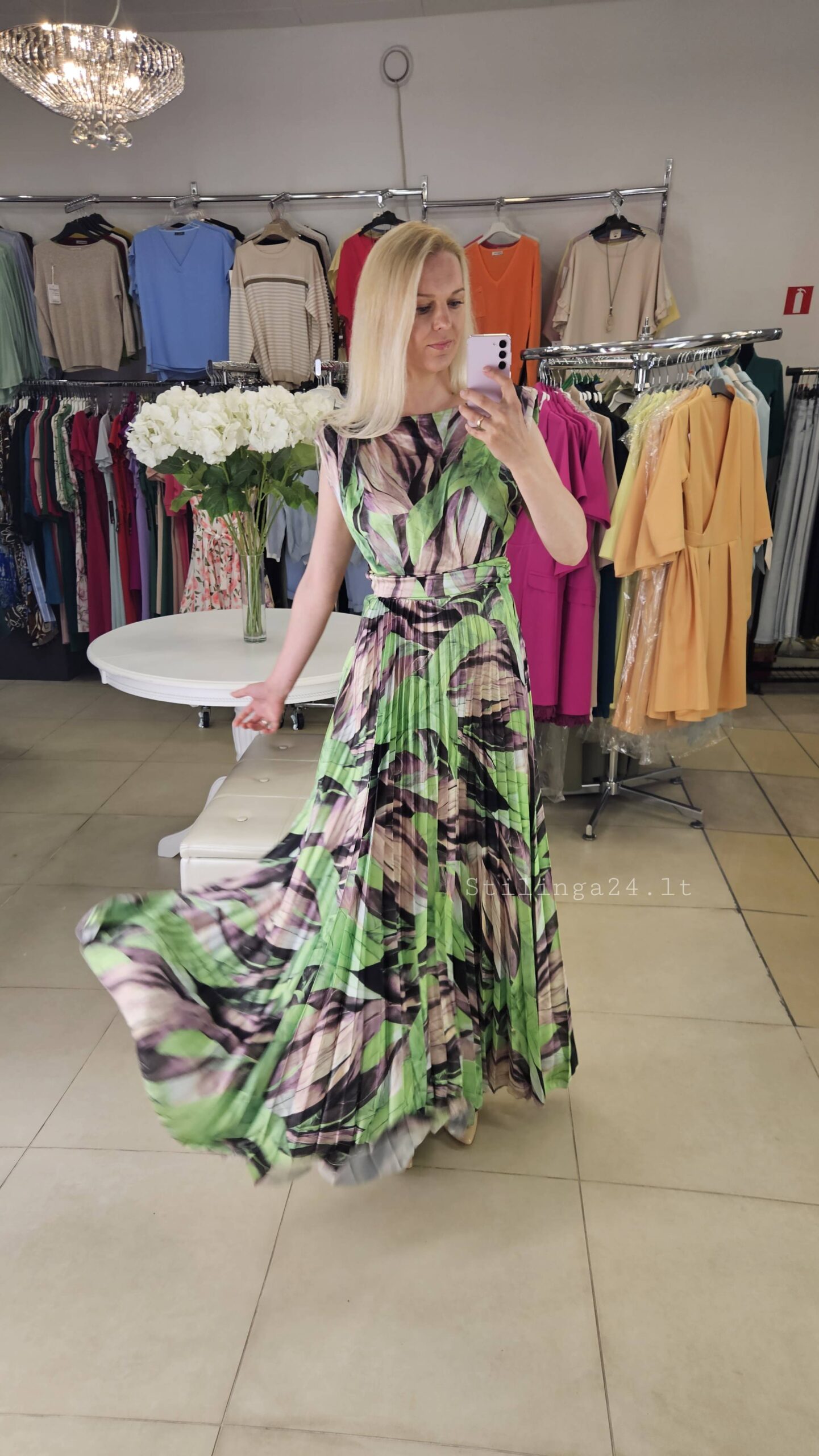 Marga suknelė, žalios spalvos. Maxi ilgio